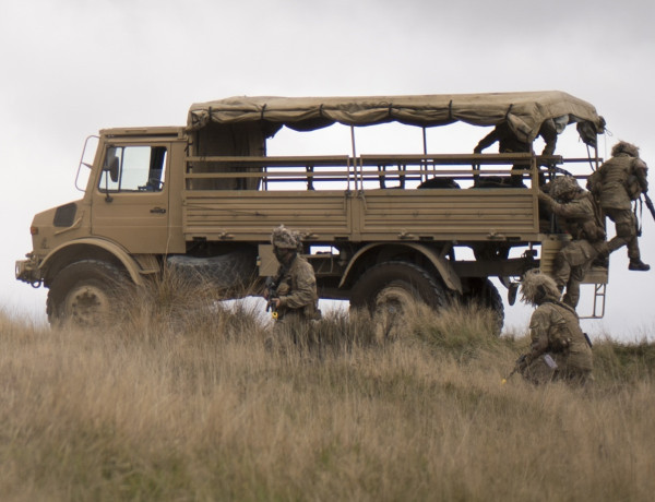 Unimog personnel dismount